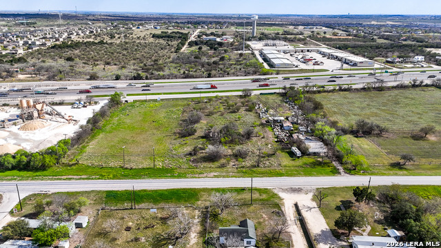 Listing photo id 37 for 3939 Fm 482  