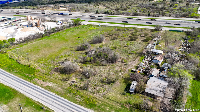 Listing photo id 38 for 3939 Fm 482  