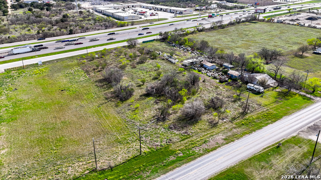 Listing photo id 41 for 3939 Fm 482  