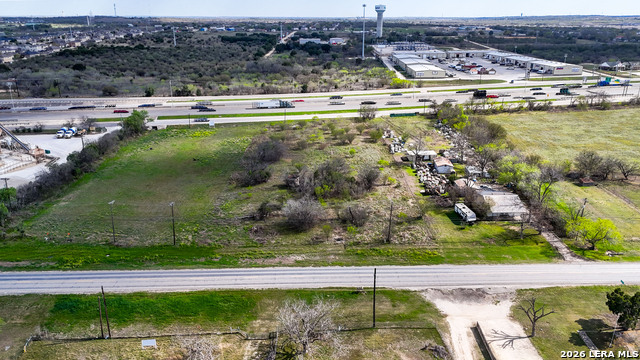 Listing photo id 44 for 3939 Fm 482  