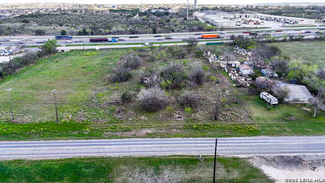 Listing photo id 45 for 3939 Fm 482  