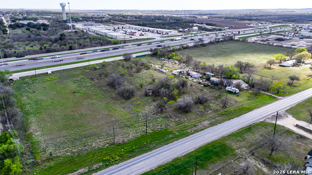 Listing photo id 47 for 3939 Fm 482  