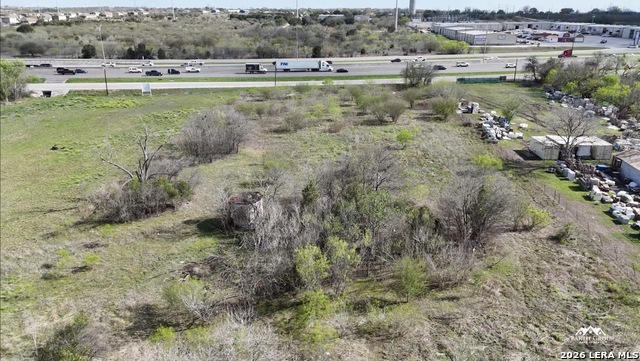 Listing photo id 3 for 3939 Fm 482  