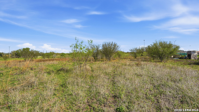 Listing photo id 4 for 3939 Fm 482  