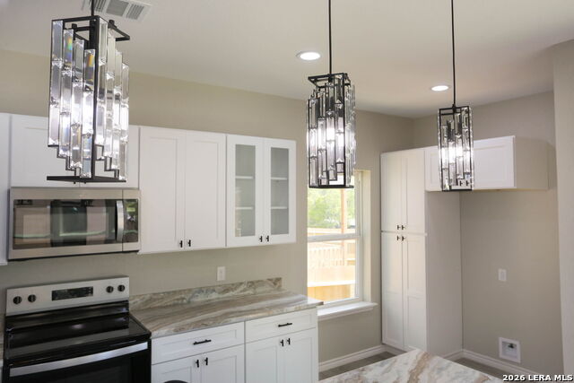 Image 8 of 31 For 656 Canyon Circle