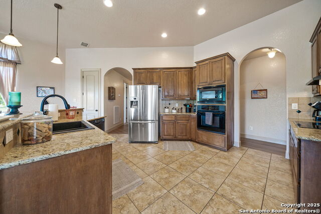 Listing photo id 8 for 438 County Road 367