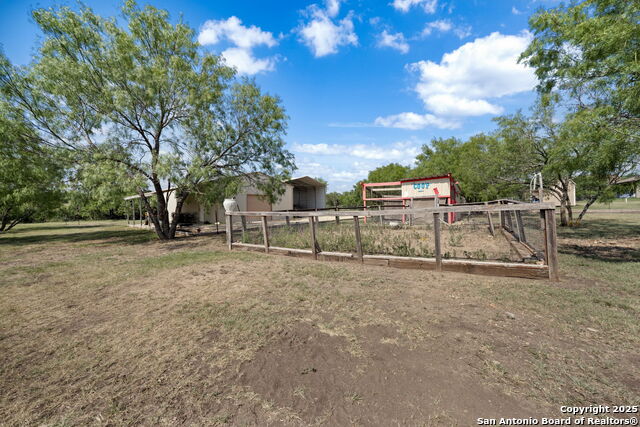 Listing photo id 31 for 438 County Road 367