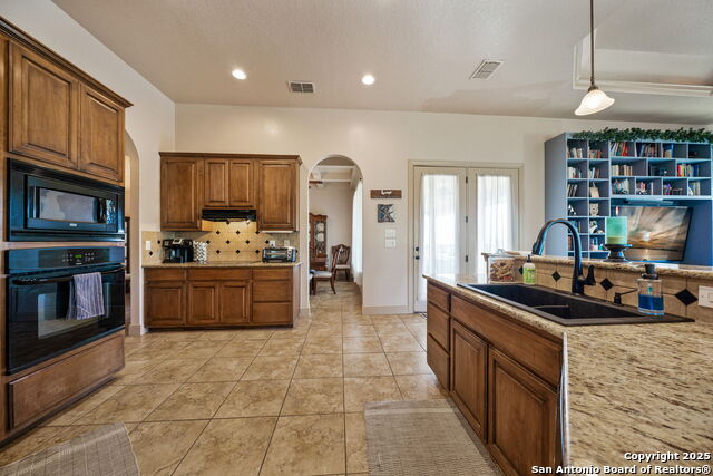 Listing photo id 7 for 438 County Road 367