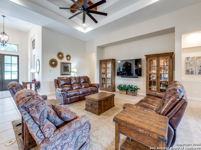 Listing photo id 8 for 1556 Canyon Lake Drive