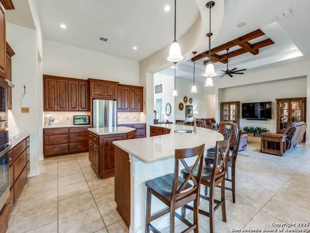 Listing photo id 9 for 1556 Canyon Lake Drive