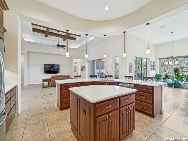 Listing photo id 10 for 1556 Canyon Lake Drive