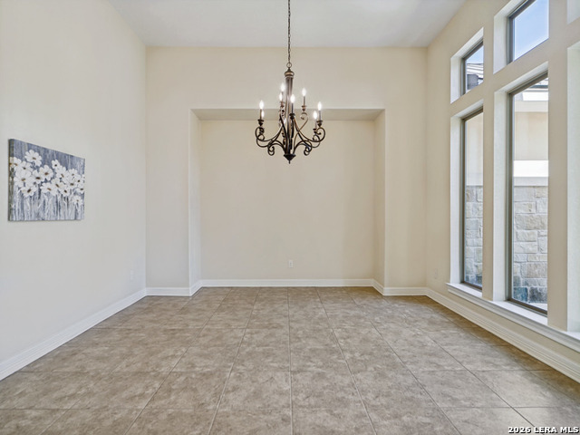 Listing photo id 12 for 1556 Canyon Lake Drive