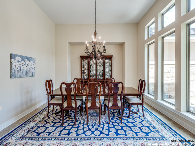 Listing photo id 13 for 1556 Canyon Lake Drive