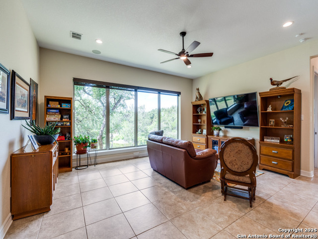 Listing photo id 17 for 1556 Canyon Lake Drive