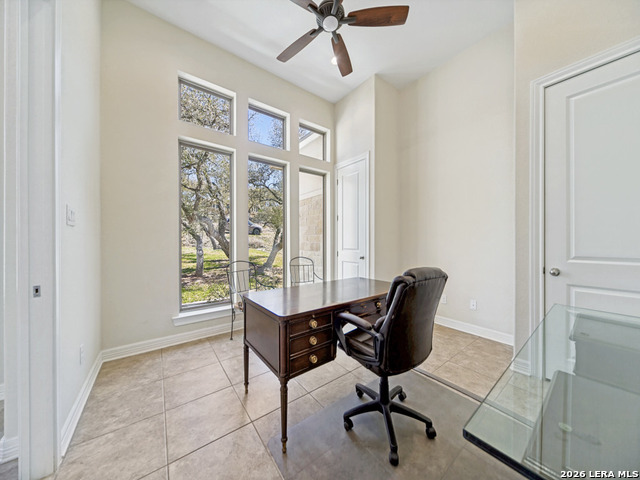 Listing photo id 18 for 1556 Canyon Lake Drive