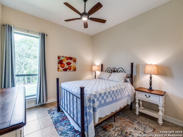 Listing photo id 29 for 1556 Canyon Lake Drive