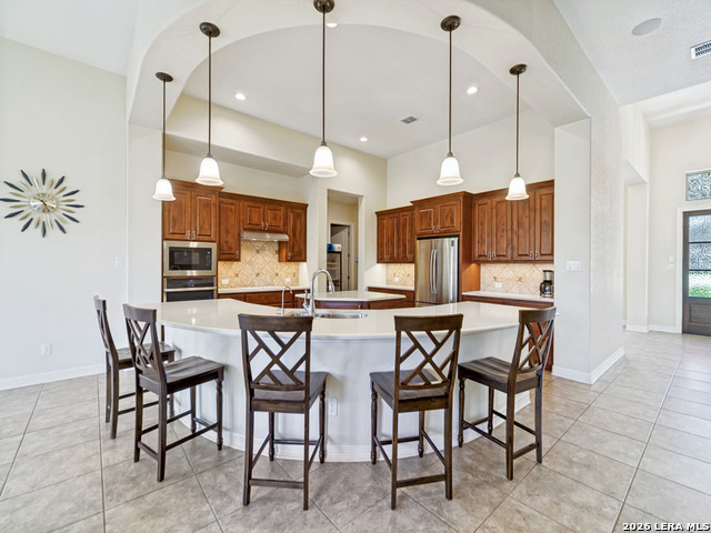 Listing photo id 4 for 1556 Canyon Lake Drive