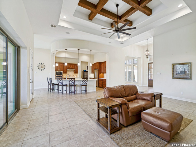 Listing photo id 5 for 1556 Canyon Lake Drive