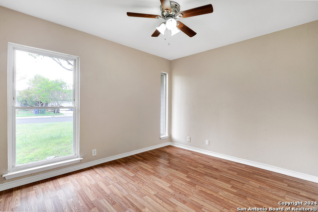 Image 19 of 27 For 7224 Spring Flower