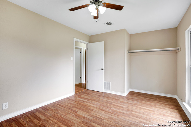 Image 20 of 27 For 7224 Spring Flower