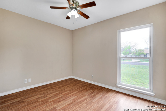 Image 22 of 27 For 7224 Spring Flower