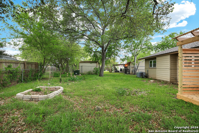 Image 25 of 27 For 7224 Spring Flower