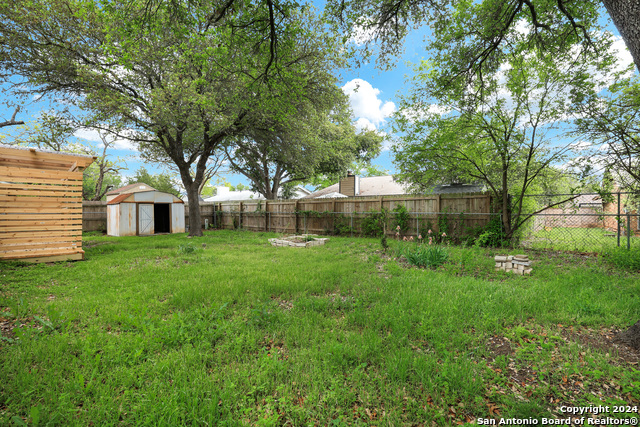 Image 26 of 27 For 7224 Spring Flower