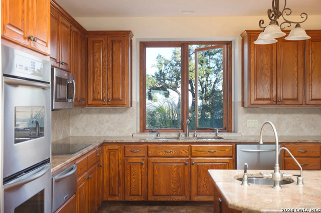 Listing photo id 14 for 1141 Currie Road