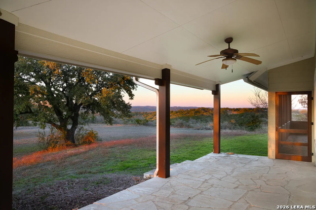 Listing photo id 31 for 1141 Currie Road