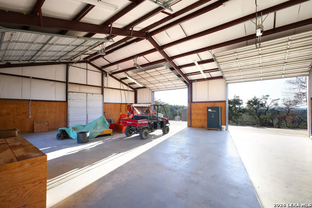 Listing photo id 45 for 1141 Currie Road
