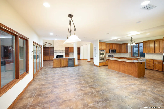 Listing photo id 7 for 1141 Currie Road