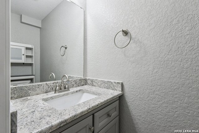 Image 17 of 23 For 11815 Vance Jackson  606