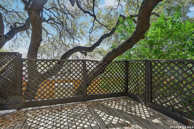 Image 18 of 23 For 11815 Vance Jackson  606