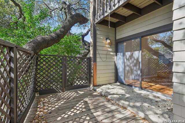 Image 19 of 23 For 11815 Vance Jackson  606