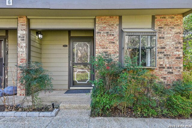 Image 2 of 23 For 11815 Vance Jackson  606