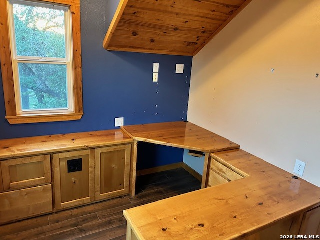 Image 5 of 9 For 707 Faurie Rd.  Garage Apa