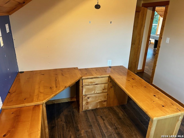 Image 6 of 9 For 707 Faurie Rd.  Garage Apa