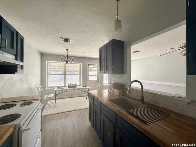 Image 4 of 13 For 10822 Green Brook