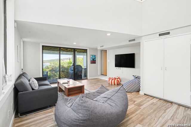 Image 23 of 37 For 1820 Triple Peak