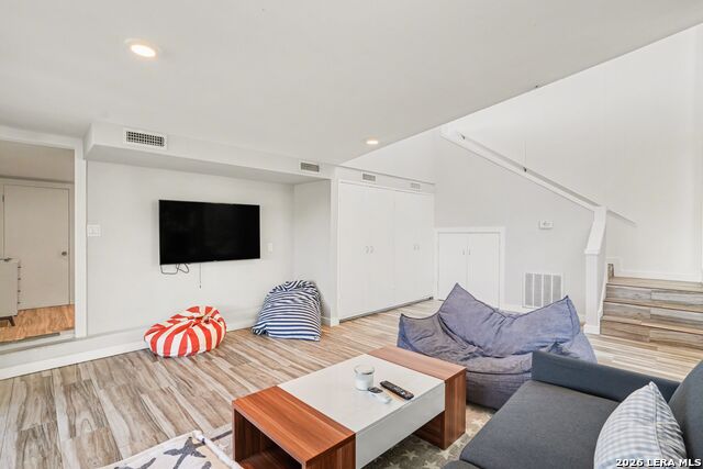 Image 24 of 37 For 1820 Triple Peak