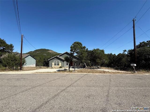 Listing photo id 8 for 5465 Chimney Rock