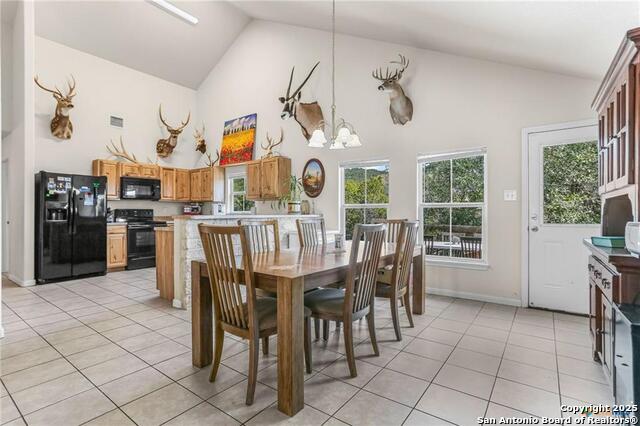 Listing photo id 11 for 5465 Chimney Rock