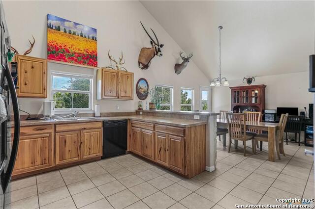 Listing photo id 3 for 5465 Chimney Rock