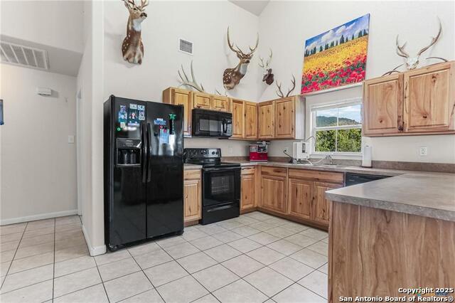 Listing photo id 4 for 5465 Chimney Rock