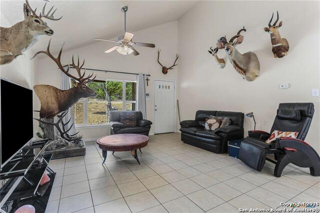 Listing photo id 6 for 5465 Chimney Rock