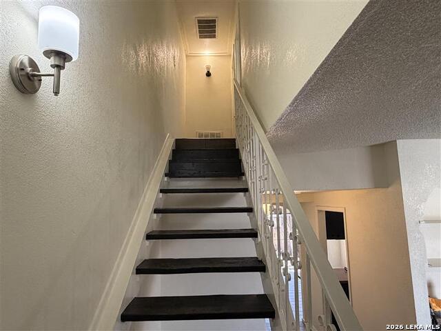 Image 10 of 25 For 520 Gentleman  19