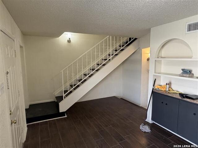 Image 2 of 25 For 520 Gentleman  19