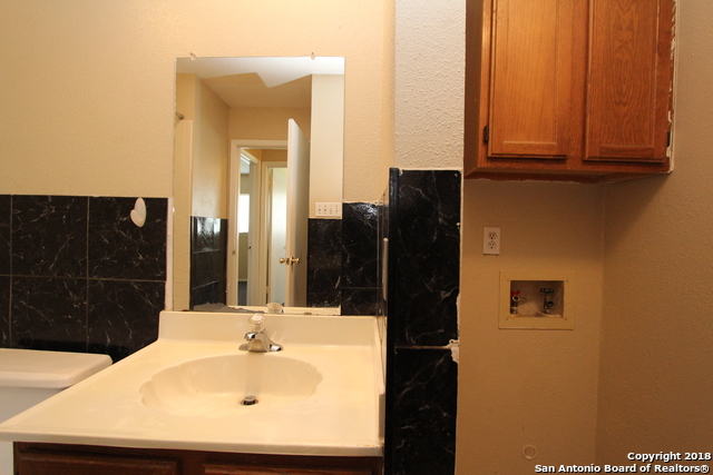 Image 18 of 32 For 9643 Bratton