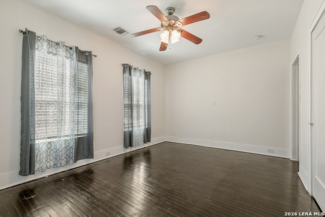 Image 20 of 26 For 729 Kings Hwy W