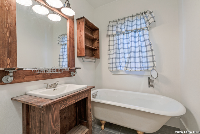 Image 21 of 26 For 729 Kings Hwy W